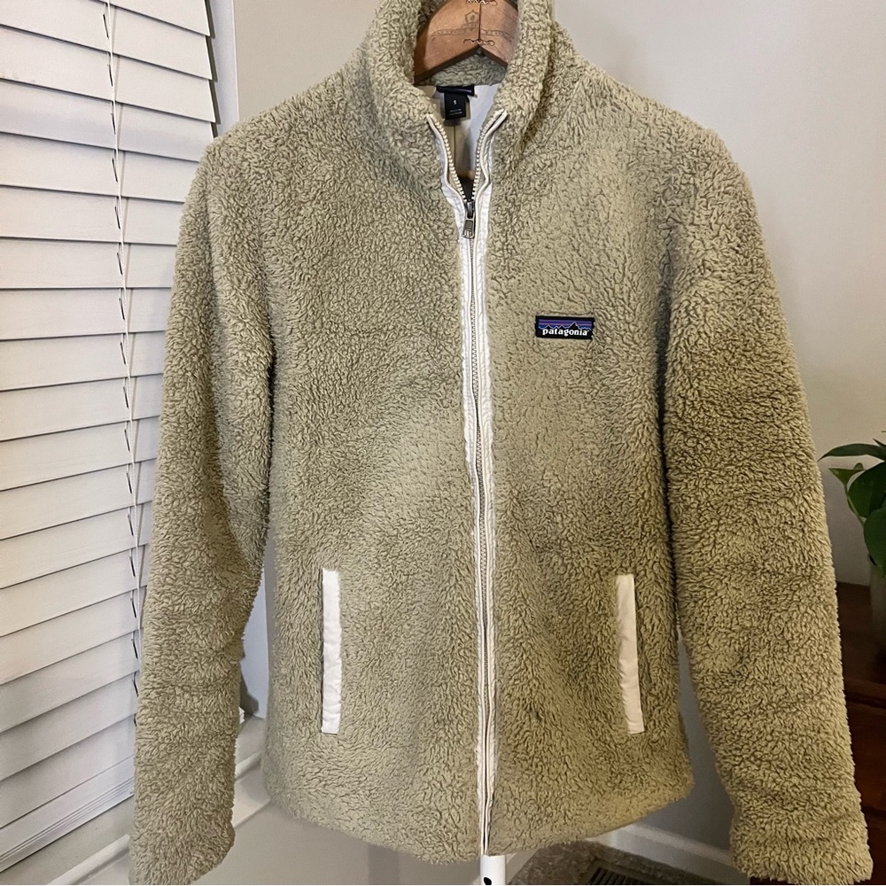 Patagonia Jacket Beige Size S Long Sleeves Pockets Full Zipper Fall Winter Coat